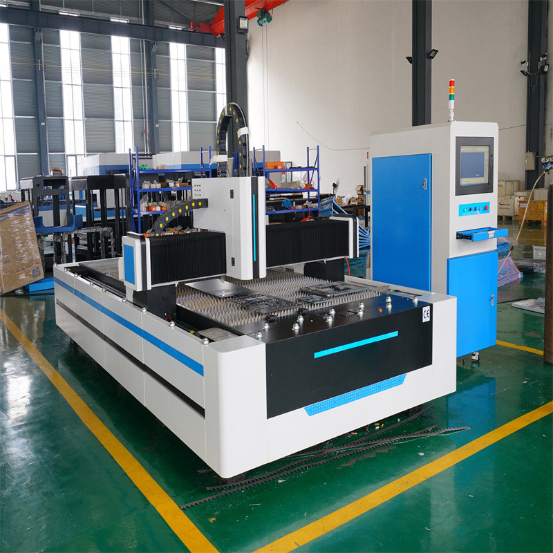 3015 1500x3000 Aluminium Fiber Laser Cutting Machine Peralatan Laser Industri