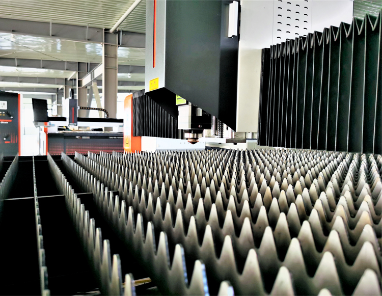 Mesin Pemotong Laser Gentian 3015 Untuk Memotong Berkelajuan Tinggi Bahan Logam 1-6mm