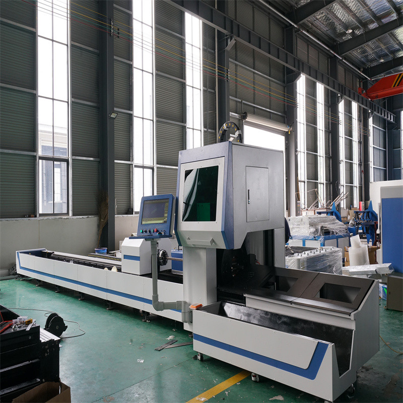 Peralatan Laser Industri Mesin Pemotong Laser Gentian Cnc 1000w Untuk Kepingan Logam Keluli