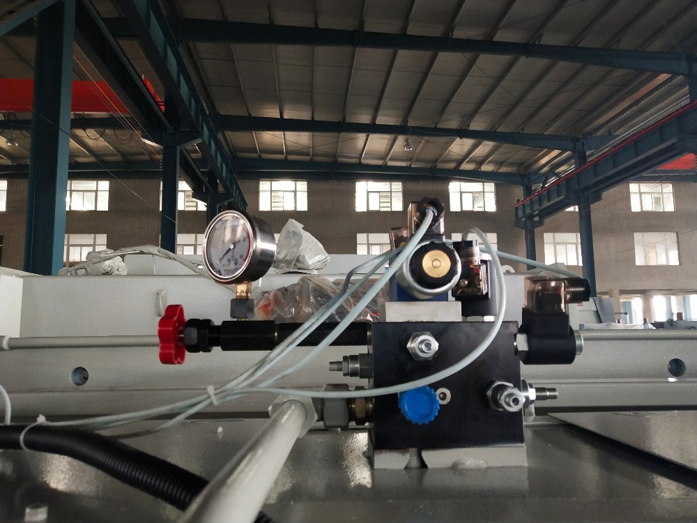 Mesin Brek Tekan Hidraulik Logam China Dengan Harga Yang Berpatutan