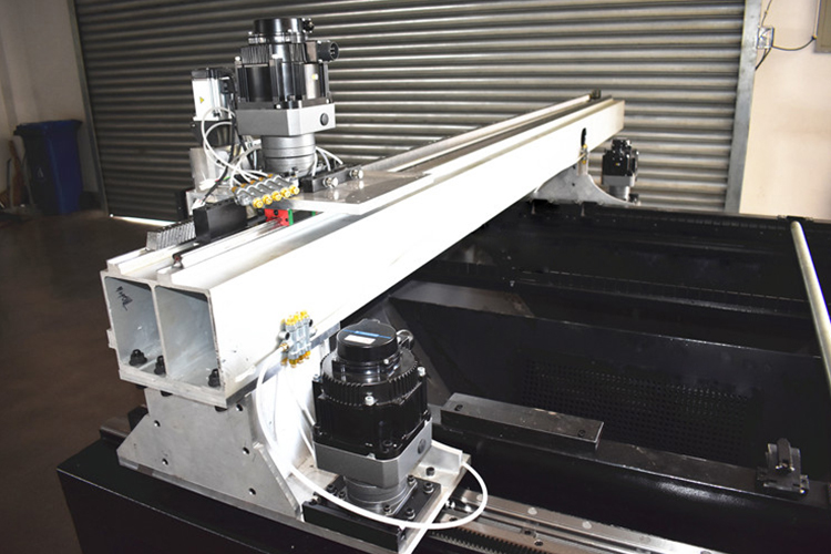 Mesin Pemotong Laser Fiber Laser 2000 Watt Flatbed Flatbed
